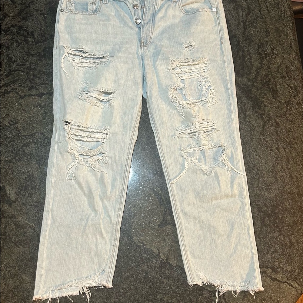 American Eagle tomgirl distressed Jeans